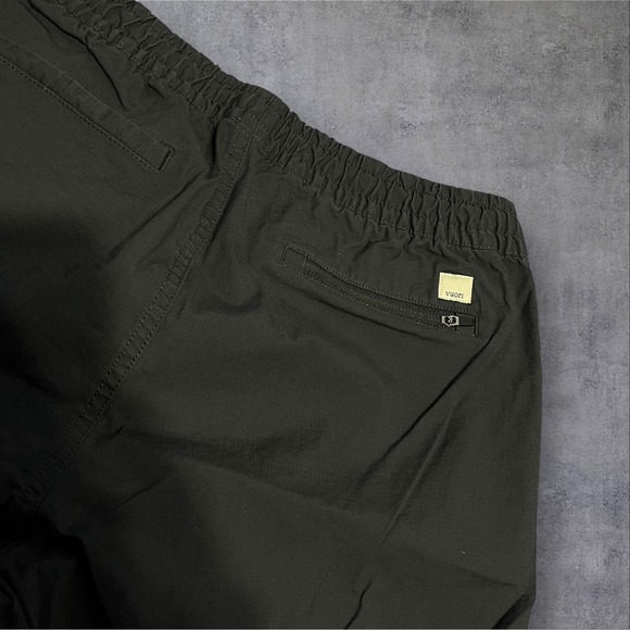 Vuori Pants Men's M Gray Austin Sweatpants Performance Gym Casual Strech V445 - Picture 4 of 5